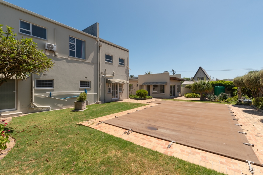 To Let 5 Bedroom Property for Rent in Melkbosstrand Central Western Cape